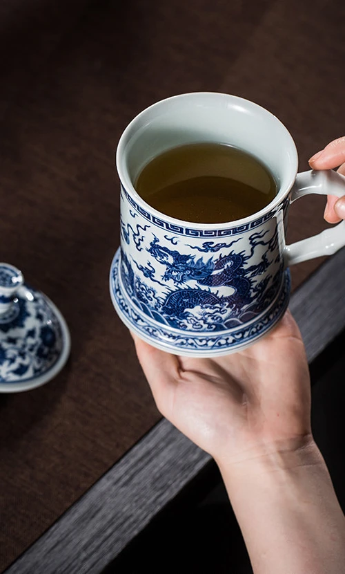 Bouilloire en porcelaine bleue et blanche avec dragon et phénix : thé