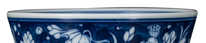 Loto bleu et blanc et Egret Mati Teacup : détail du bord