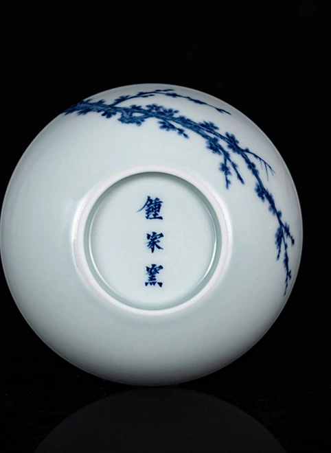 Pomme de Pêche Bleue et Blanche, Chien et Papillon : marque de base peinte