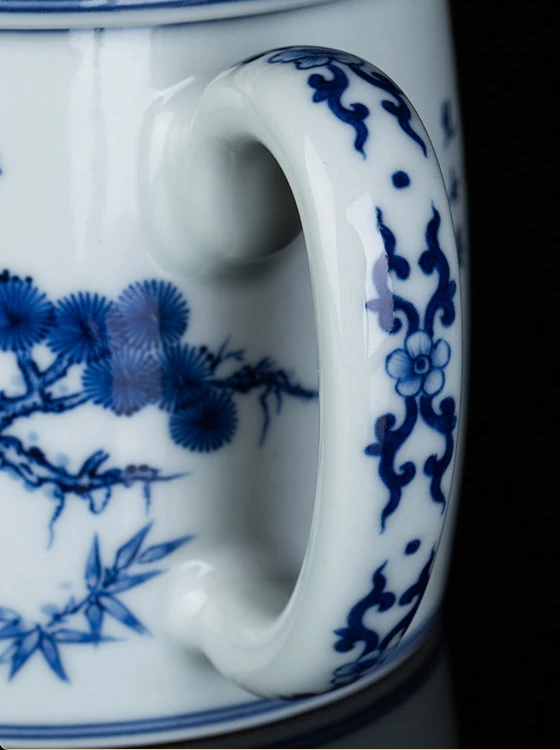 Blue and White Three Friends of Winter Lidded Mug: handle