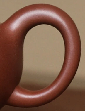 Rounded loop handle of the Duozhi teapot