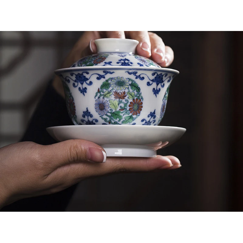 Doucai Médaille de chrysanthème Gaiwan: vue alternative