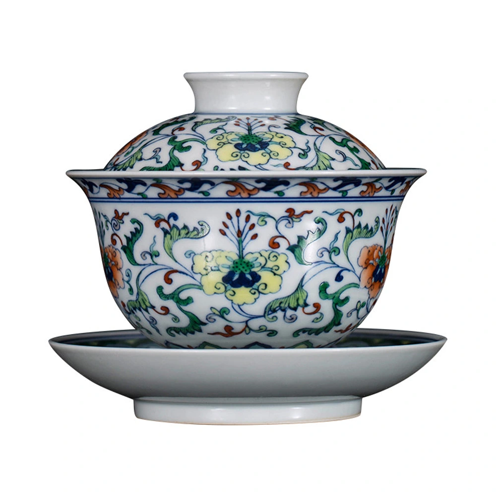 Vue d'ensemble du gaiwan jeu de motifs doucai floraux
