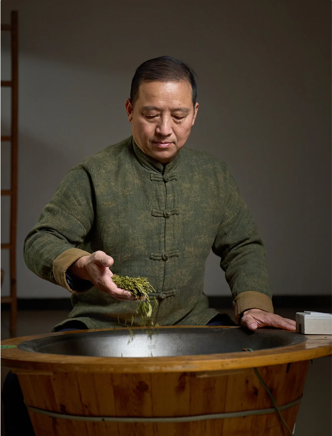 Tea processing shown in Gong Pai brand photographs