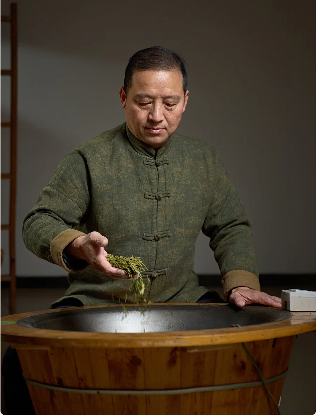 Tea processing shown in Gong Pai brand photographs