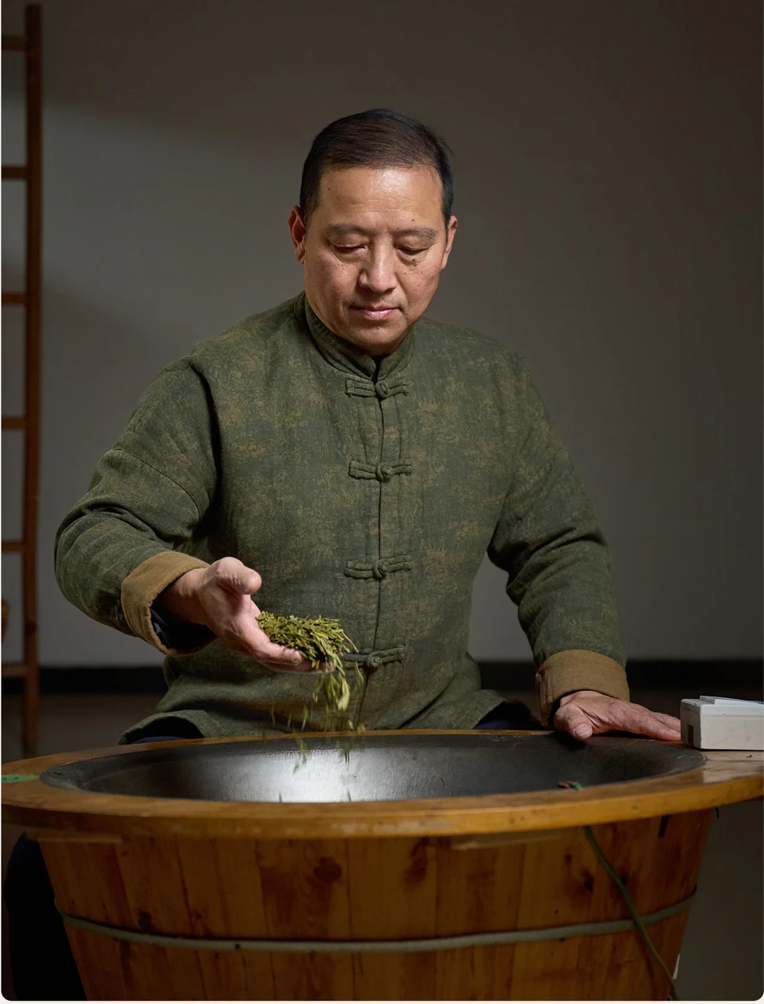Tea processing shown in Gong Pai brand photographs