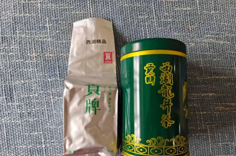 Green Gongpai Jingpin Longjing tin and inner pouch from the supplied review