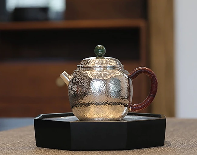 龙珠手工9999纯银泡茶壶|200毫升 — 陈设视角