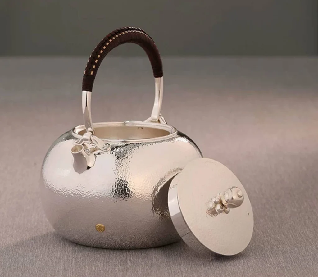 Fine-Hammered Handmade 9999 Silver Kettle — 1000mL — Interior detail