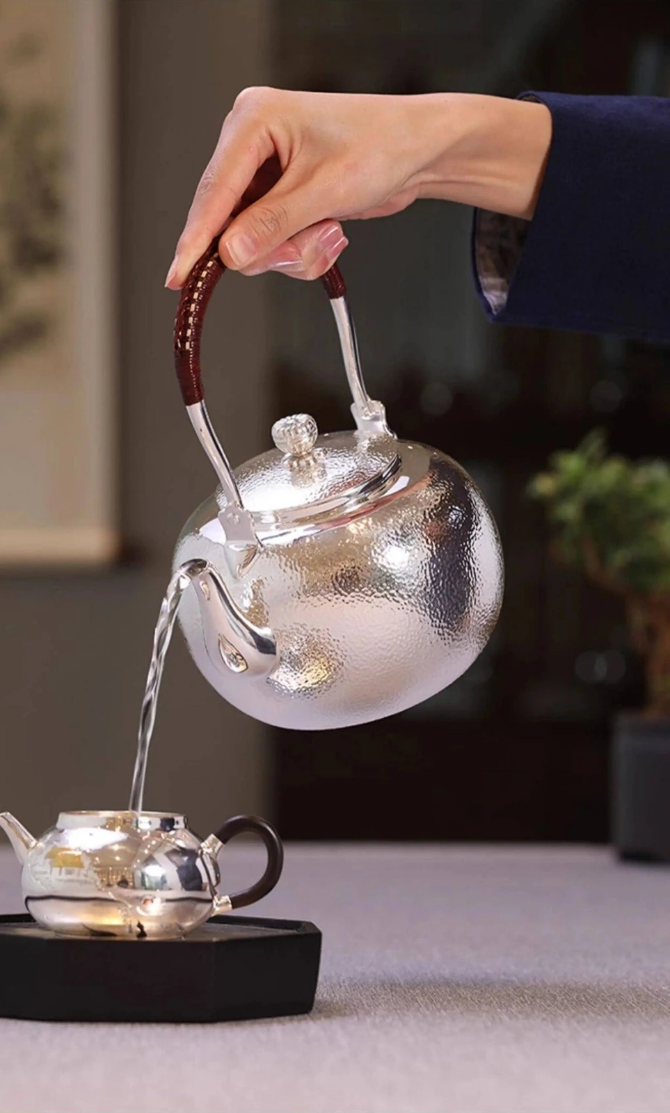 Handmade 9999 Silver Kettle — 900mL — Pouring demonstration