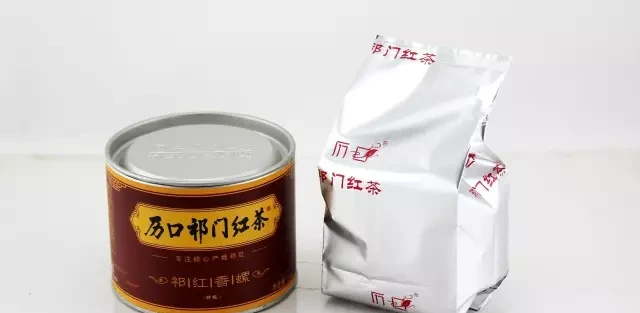 An inner pouch and outer tin serve different storage roles.