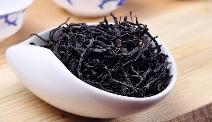 Curled loose leaf tea