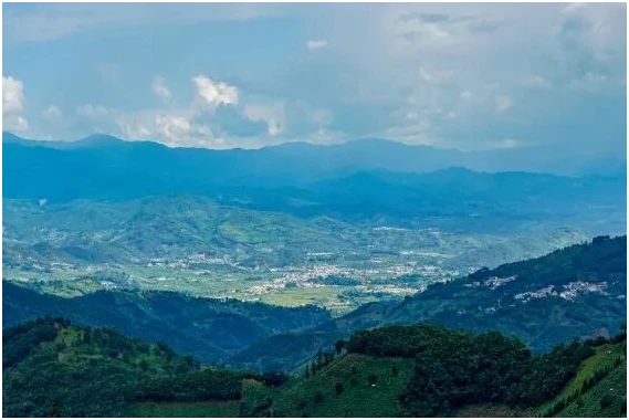 Yunnan landscape used to introduce the Lincang tea region