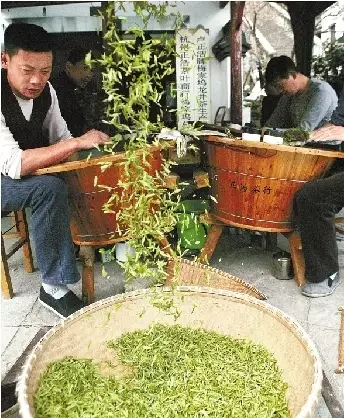 Traditional tea-making in an archival photograph from the supplied article.