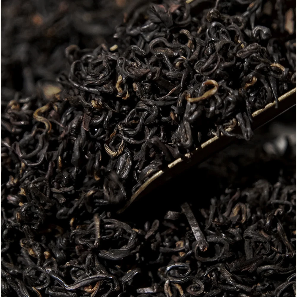 Tianzhihong Xiangluo Grade 1 Red Tin — Dry tea leaf detail
