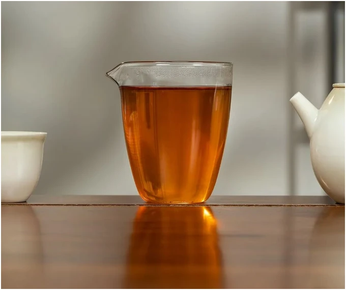 Amber oolong infusion in a clear glass pitcher