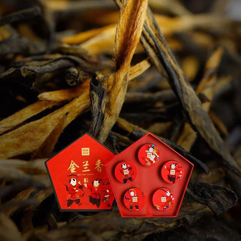 雨林金兰香红茶礼盒与干茶展示