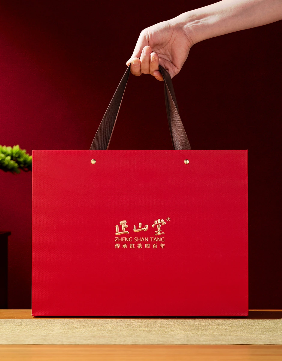 Zheng Shan Tang Han Fen Black Tea, 150g Gift Box — Matching carrier bag