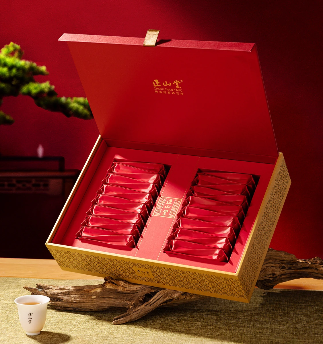 Zheng Shan Tang Han Fen Black Tea, 150g Gift Box — Inside the gift box