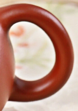 Rounded loop handle of the Zhu Ni Xishi teapot