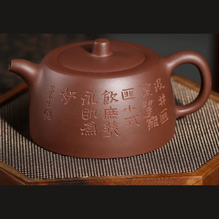 Front view of the Zini Amantuoshi Low Jinglan Yixing teapot