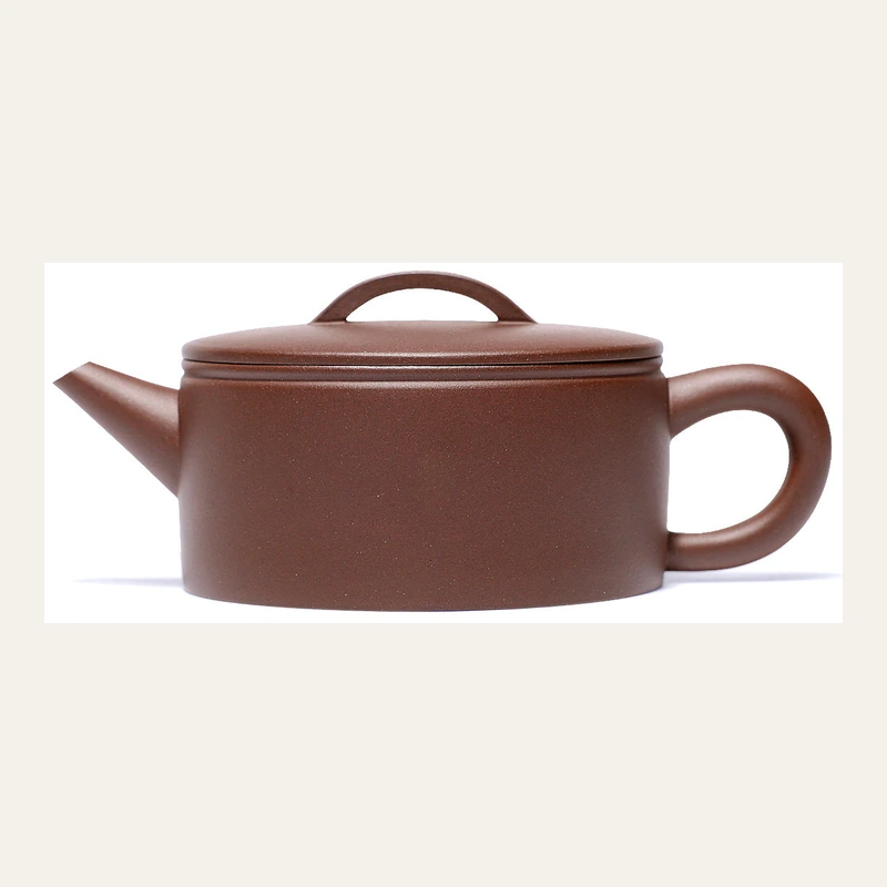 Front view of the low cylindrical Zini Hanwa Yixing teapot