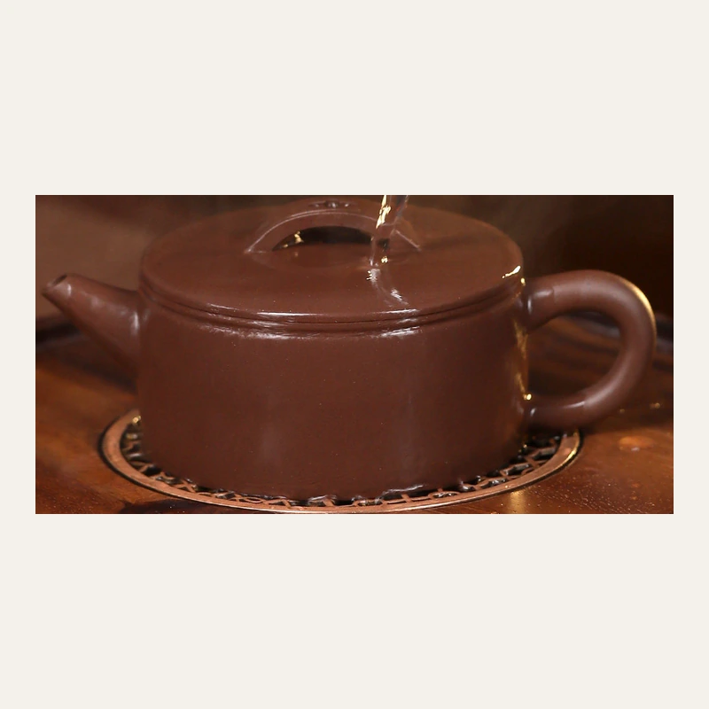 Zini Hanwa teapot during a hot-water rinse