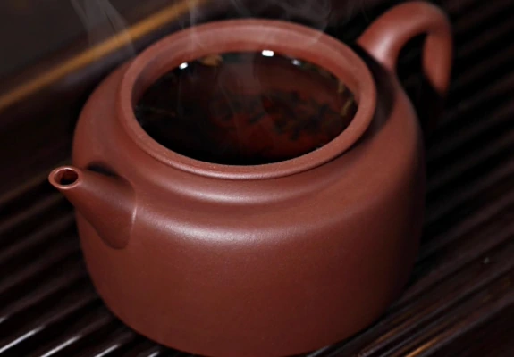 紫泥 德鐘 茶壺 お茶の淹れ中