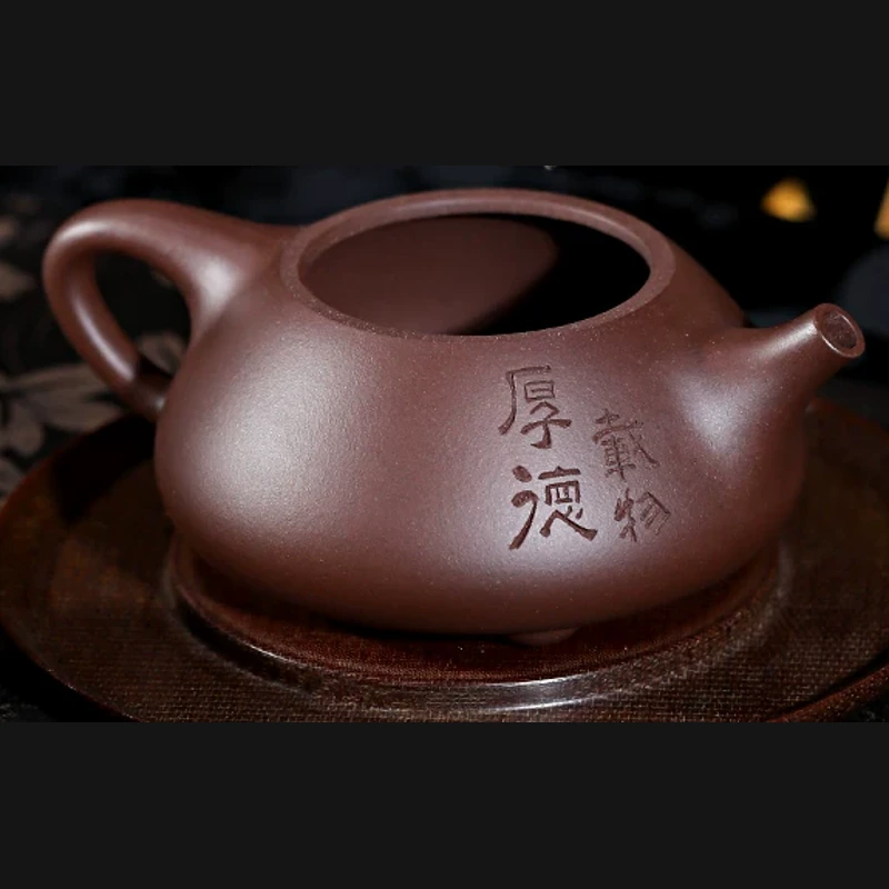 Open Zini teapot showing the rim and carved inscription
